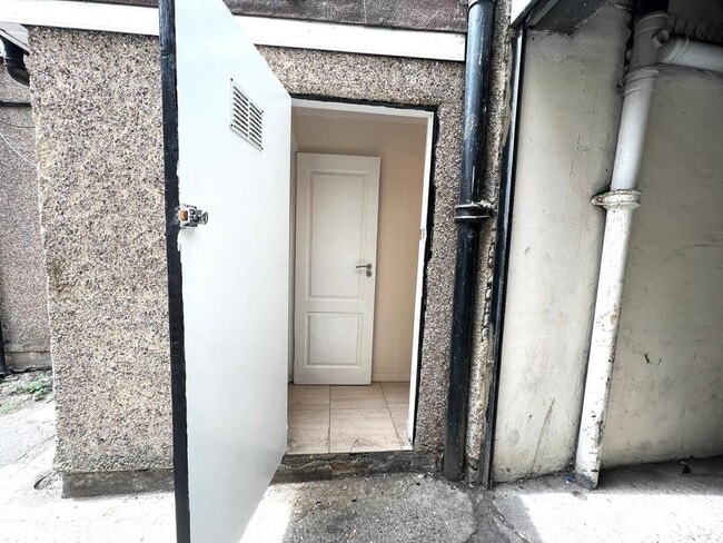 More details for 84-86 High St, Southall - Office to Rent