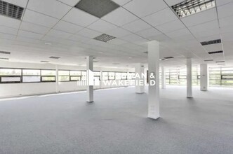 Office in Saint-Priest to rent Interior Photo- Image 2 of 3