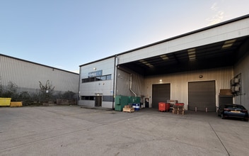 Stonefield Way, Ruislip to rent Building Photo- Image 1 of 1