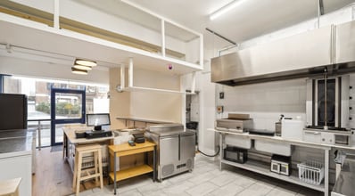 79 Greenford Ave, London to rent Interior Photo- Image 2 of 6