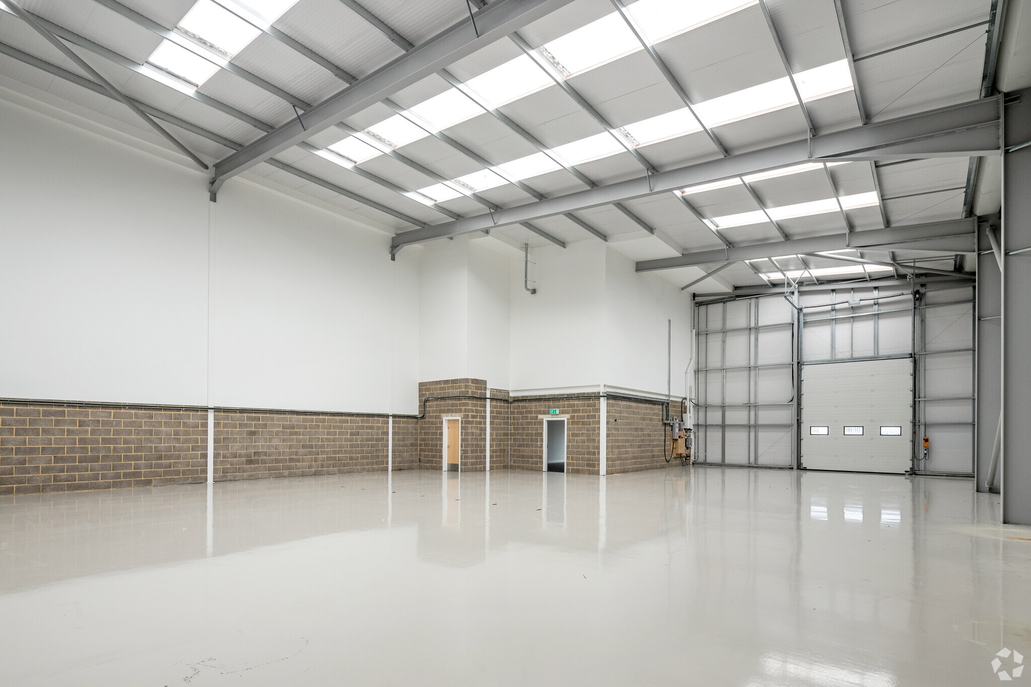 Leeside Rd, London to rent Interior Photo- Image 1 of 14