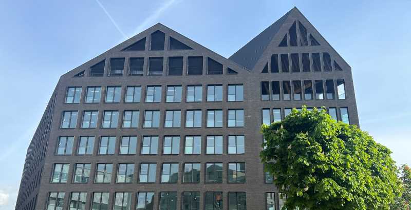 Retail in Ivry-sur-Seine to rent - Building Photo - Image 2 of 10