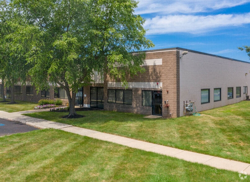 730 Louis Dr, Warminster, PA to rent - Building Photo - Image 3 of 10