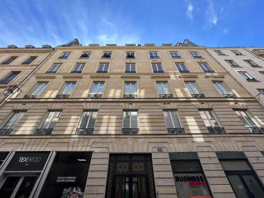 Location Bureaux 197 m² - Photo 1