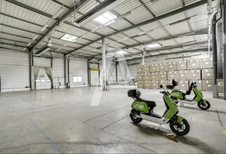 Industrial in Arcueil to rent Interior Photo- Image 2 of 3