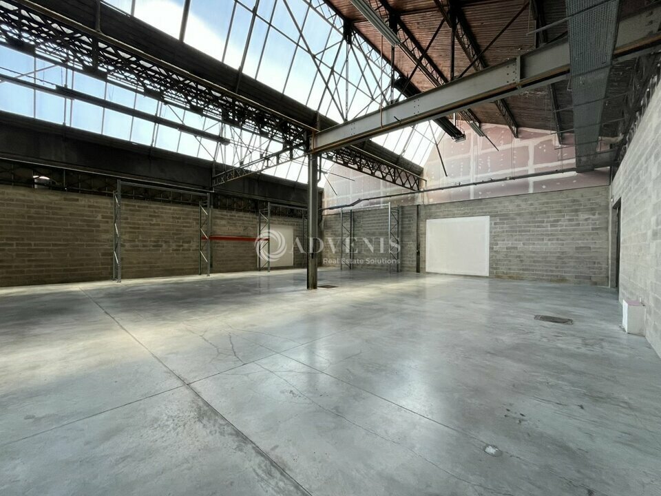 Light Industrial in Saint-Denis to rent Building Photo- Image 1 of 13