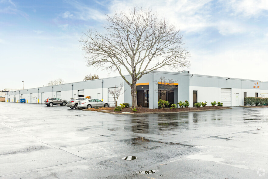 5743 NE Columbia Blvd, Portland, OR for rent - Building Photo - Image 1 of 9