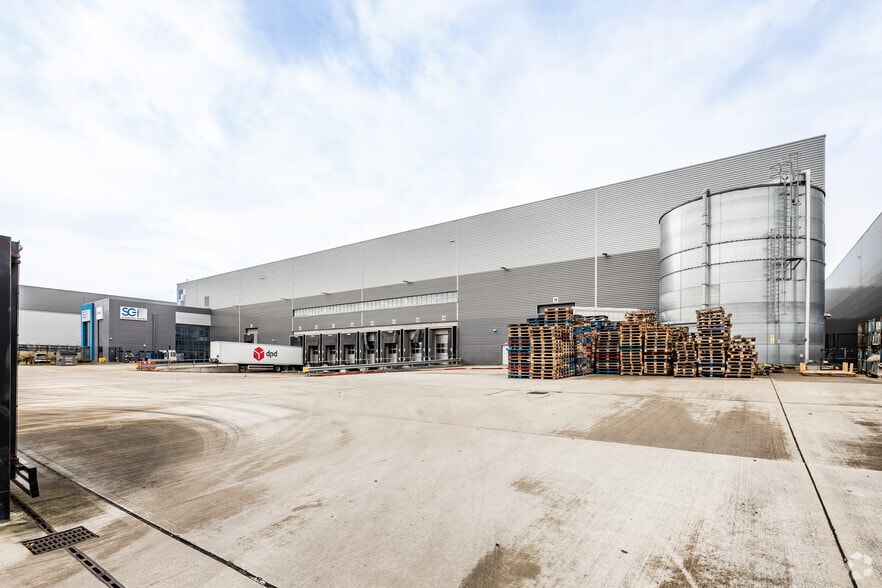 Omega Blvd, Warrington for sale - Primary Photo - Image 1 of 1