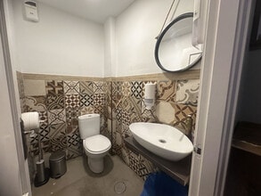 Retail in Madrid, Madrid to rent Interior Photo- Image 2 of 2