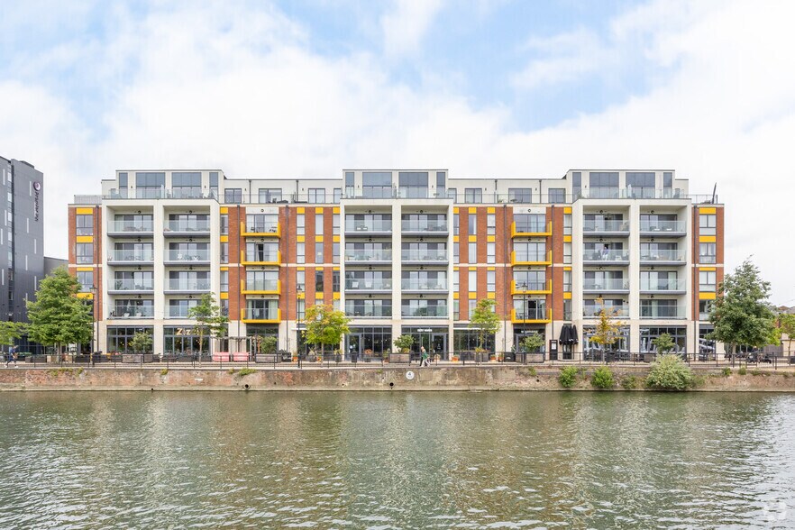 Riverside North, Bedford for sale - Building Photo - Image 3 of 4