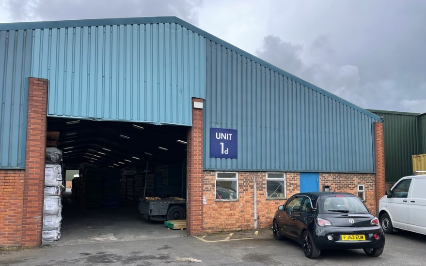 1D Hixon Airfield, Hixon to rent - Building Photo - Image 3 of 4