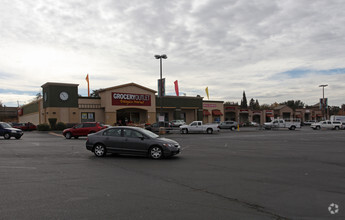 808-830 N Yosemite Ave, Oakdale, CA for sale Primary Photo- Image 1 of 1