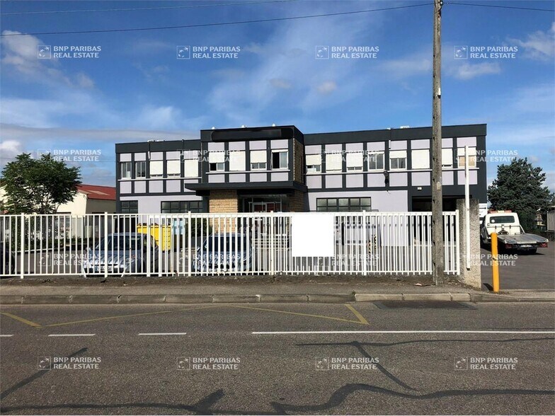 Light Industrial in Décines-Charpieu for sale - Building Photo - Image 1 of 13