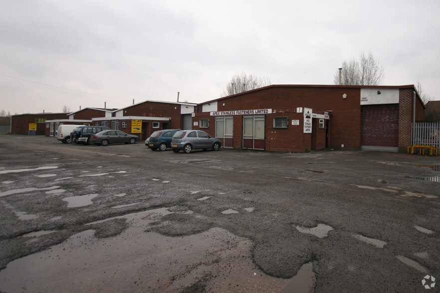152 Oxford St, Bilston to rent - Building Photo - Image 2 of 4