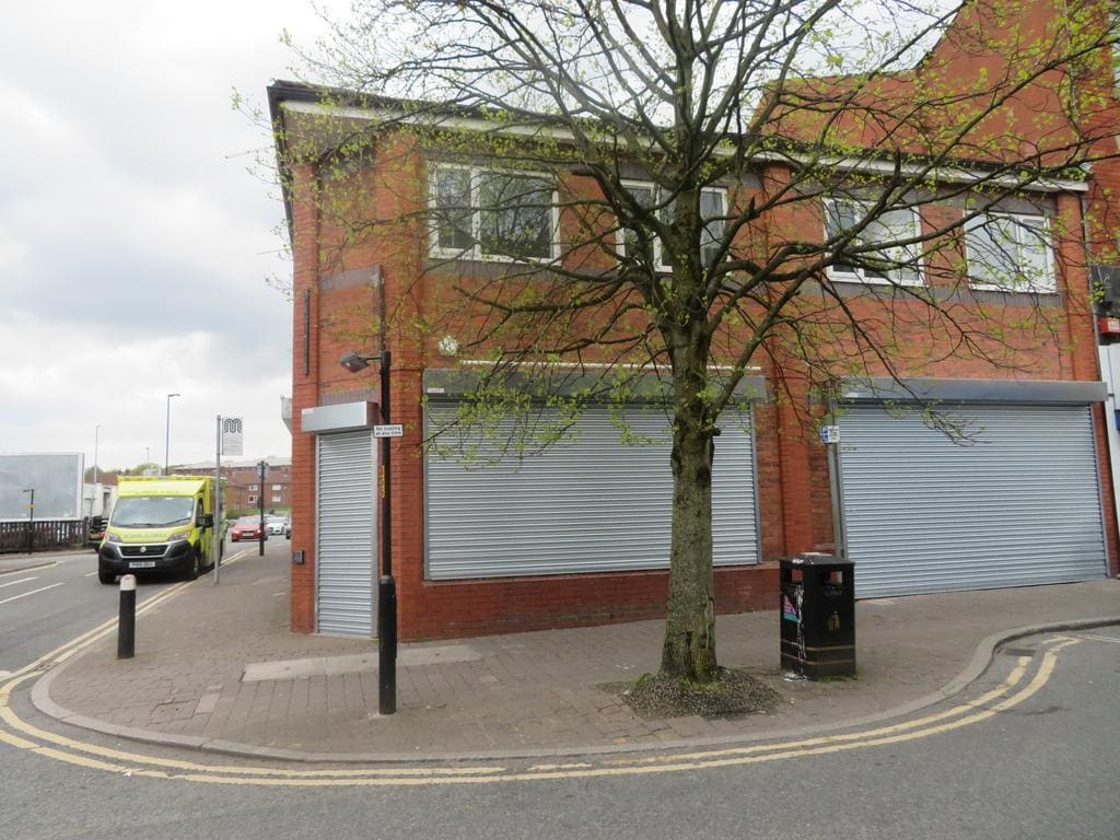 103 Yorkshire St, Rochdale to rent Building Photo- Image 1 of 3