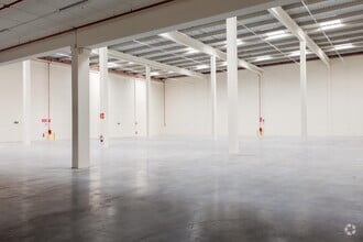 Calle de Eduardo Barreiros, 104, Madrid, Madrid to rent Building Photo- Image 2 of 10