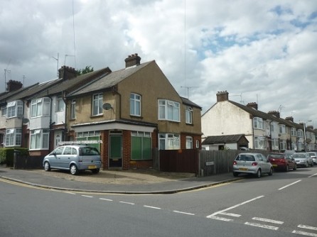 58 Bradley Rd, Luton for sale - Primary Photo - Image 1 of 1