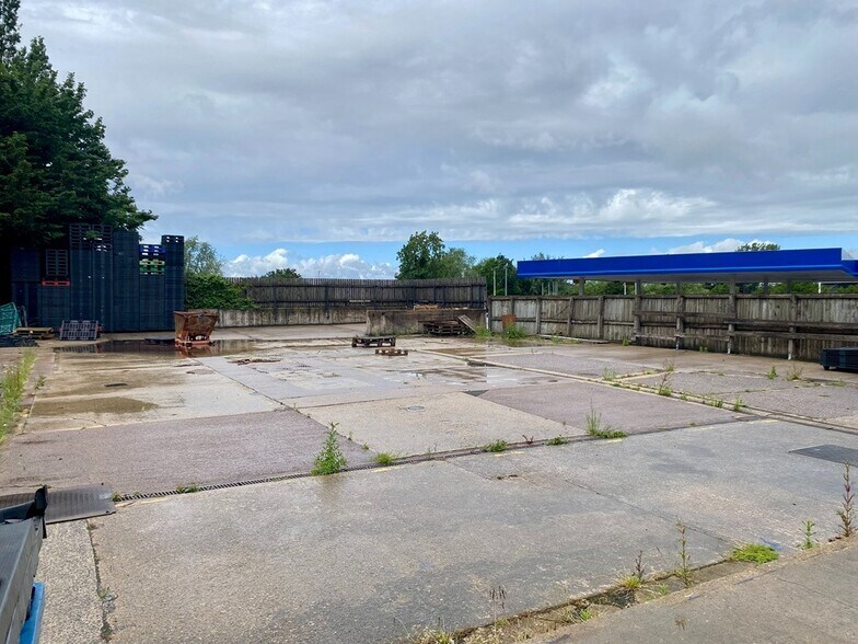Storage Yard at Worcester Rd, Evesham to rent - Building Photo - Image 3 of 3