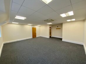 108-118 The Hawthorns, Flitwick to rent Interior Photo- Image 2 of 3