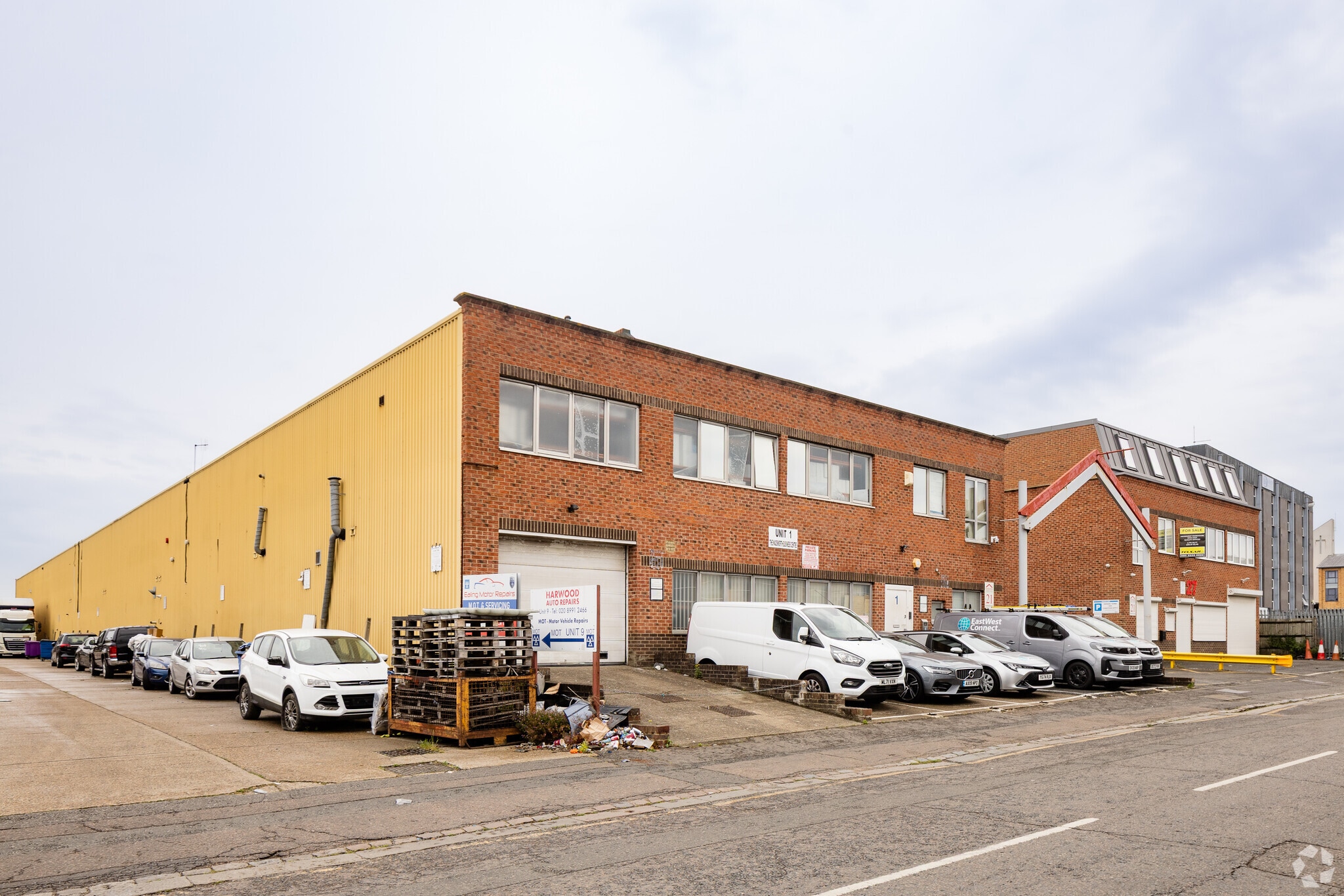 21 Wadsworth Rd, Greenford for sale Primary Photo- Image 1 of 9