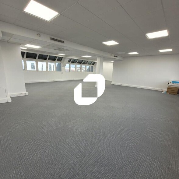 Office in Boulogne-Billancourt to rent - Interior Photo - Image 2 of 9