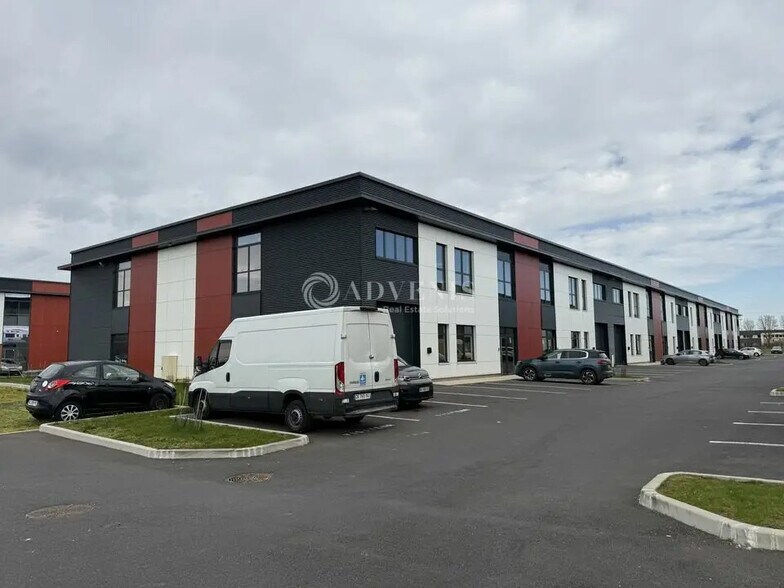 Light Industrial in Lieusaint for sale - Building Photo - Image 3 of 7