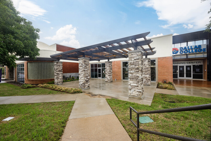 4315 S Lancaster Rd, Dallas, TX for rent - Building Photo - Image 1 of 9