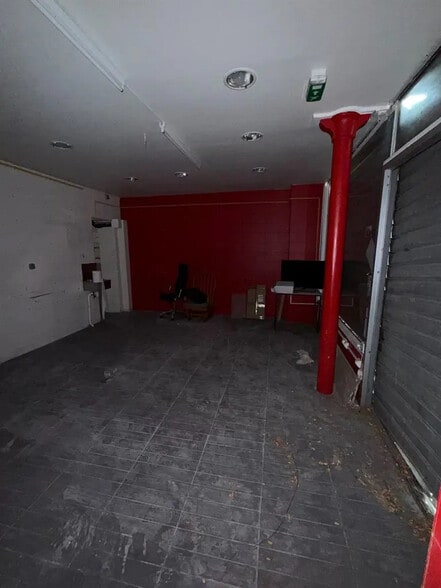 Retail in Paris for sale - Interior Photo - Image 2 of 3