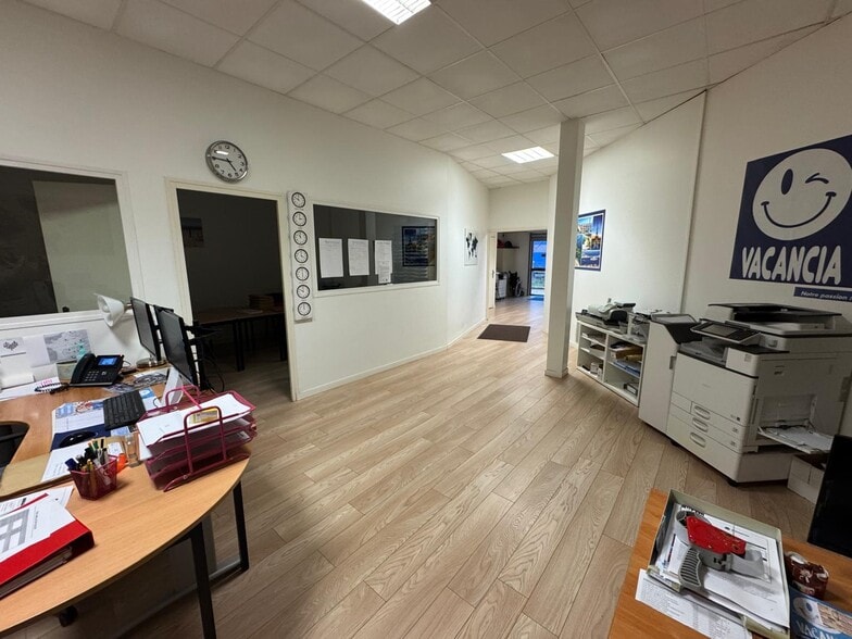 Light Industrial in Goussainville for sale - Interior Photo - Image 2 of 6