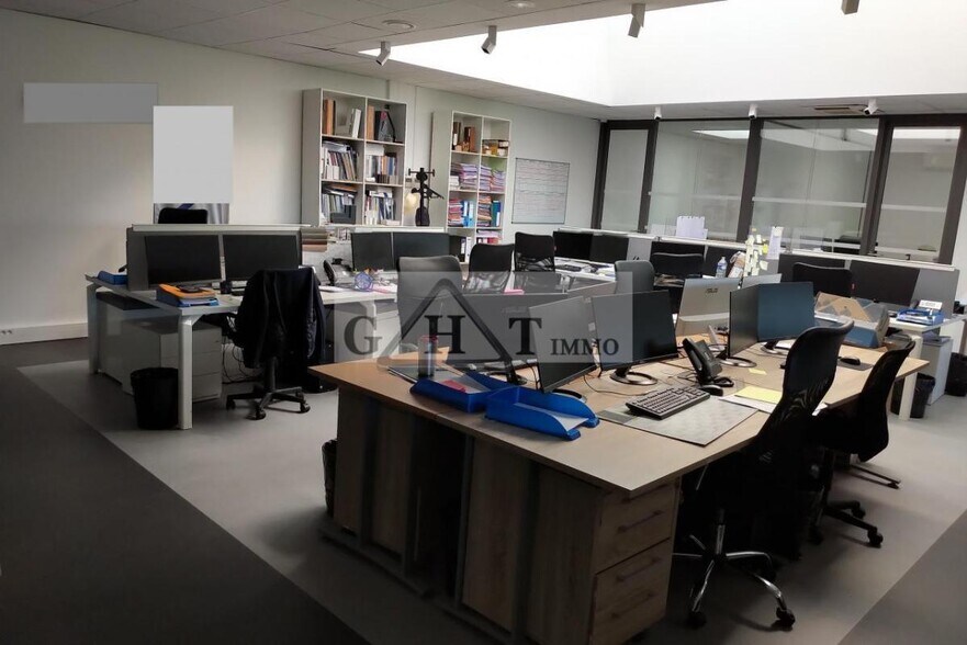 Office in Stains for sale - Interior Photo - Image 3 of 12