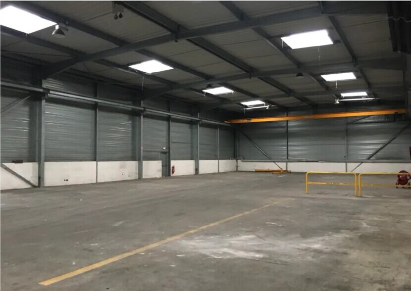Industrial in L'ILE-SAINT-DENIS to rent - Interior Photo - Image 3 of 6
