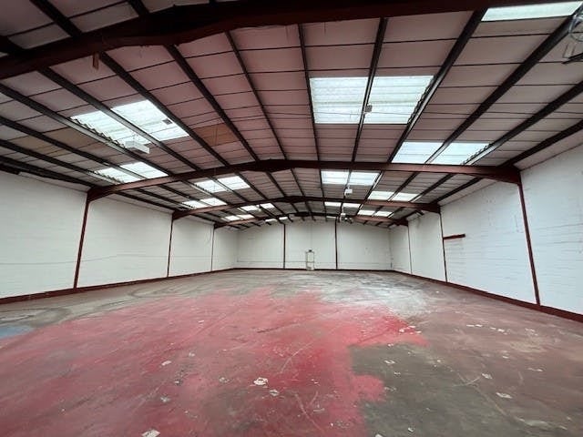 Penarth Rd, Cardiff to rent Interior Photo- Image 1 of 3