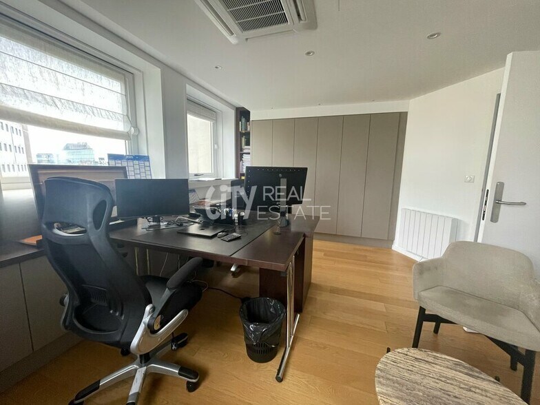 Office in Lyon to rent - Interior Photo - Image 2 of 8