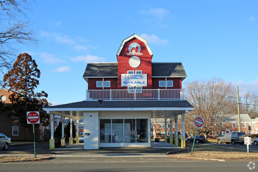 1110 E Main St, Stamford, CT for sale - Building Photo - Image 1 of 17