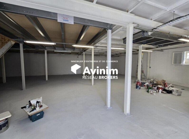 Industrial in Montreuil for sale - Interior Photo - Image 3 of 4