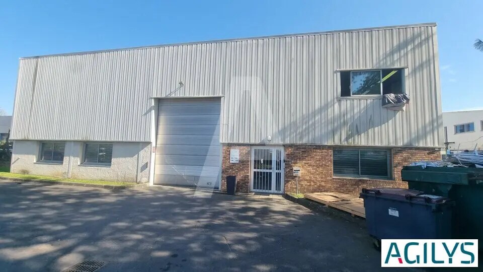 Light Industrial in Les Ulis to rent Building Photo- Image 1 of 6