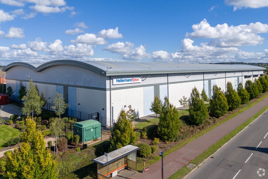 Nectar Way, Northampton to rent - Building Photo - Image 2 of 2