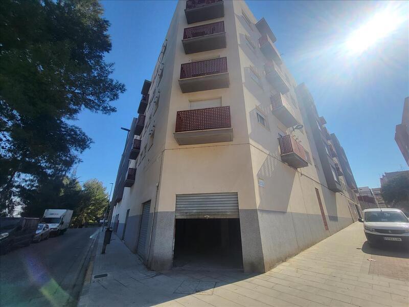 Retail in Torrent for sale Building Photo- Image 1 of 6