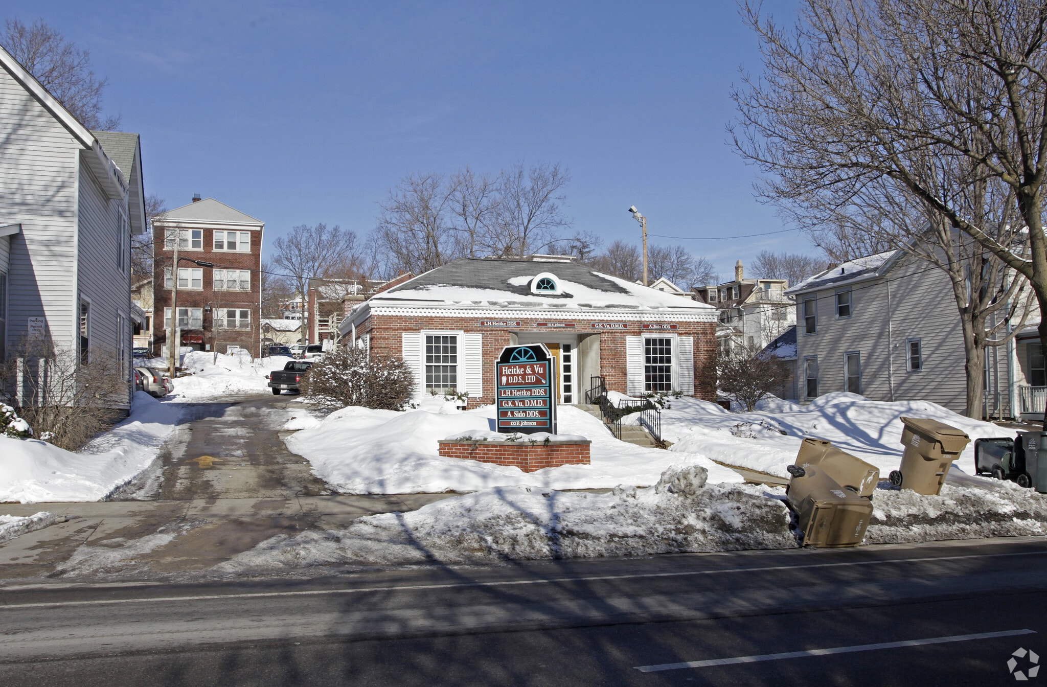 East Johnson St Portfolio portfolio of 3 properties for sale on LoopNet.co.uk Primary Photo- Image 1 of 2