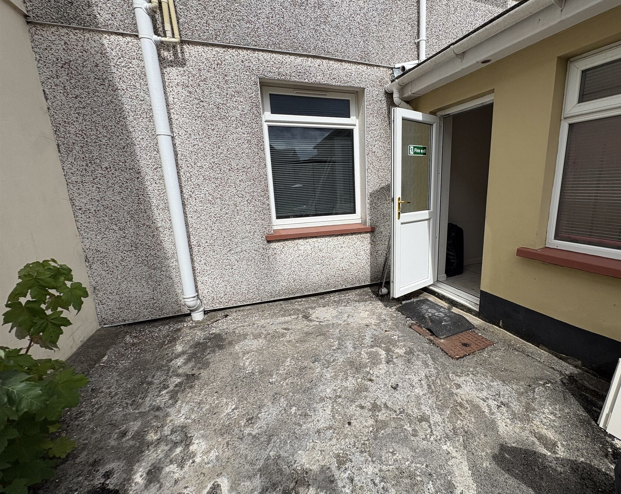 88 High St, Merthyr Tydfil to rent Building Photo- Image 1 of 7