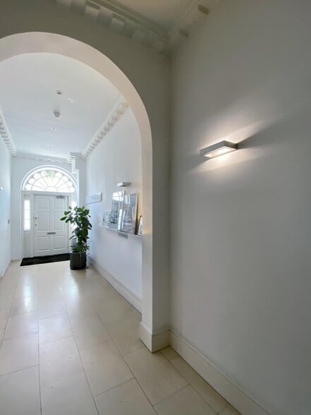 4-5 Fitzroy Sq, London to rent - Interior Photo - Image 3 of 8