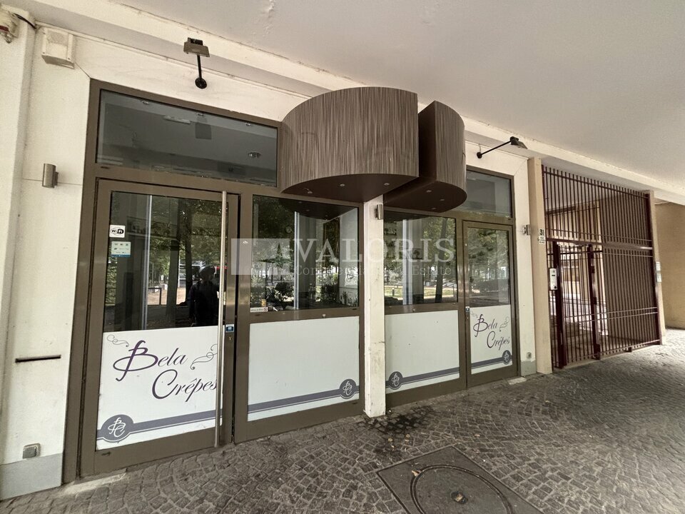 Retail in Lyon to rent Building Photo- Image 1 of 4