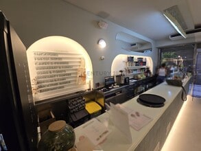 Retail in Barcelona, Barcelona to rent Interior Photo- Image 2 of 15