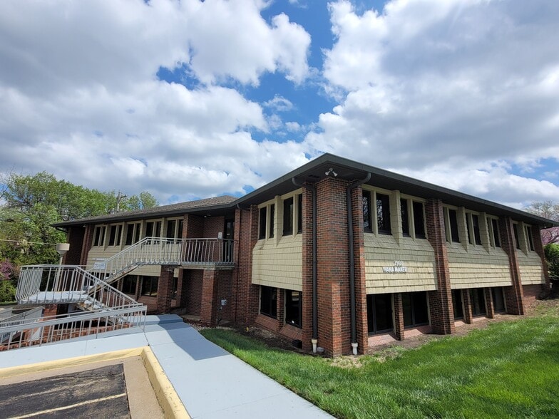 2900 SW Wanamaker Dr, Topeka, KS to rent - Building Photo - Image 1 of 7