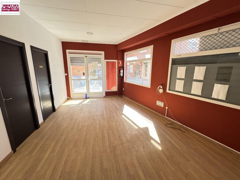 Retail in Almussafes to rent - Interior Photo - Image 2 of 11