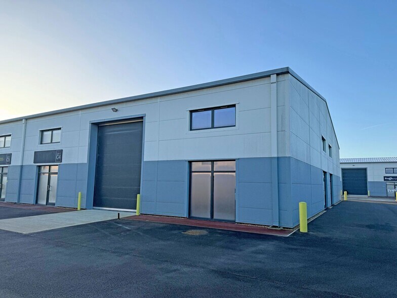 Diamond Dr, Hailsham to rent - Building Photo - Image 2 of 4