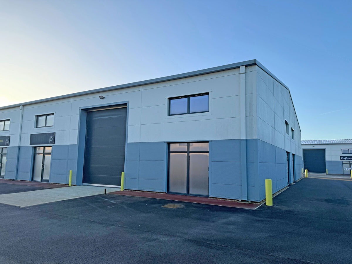 Diamond Dr, Hailsham to rent Building Photo- Image 1 of 3