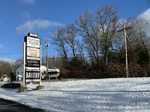 114 Londonderry Tpke, Hooksett, NH for rent Building Photo- Image 2 of 9