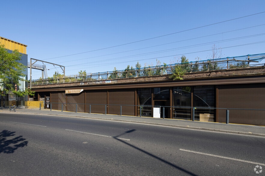 189-200 Morning Ln, London to rent - Building Photo - Image 2 of 3