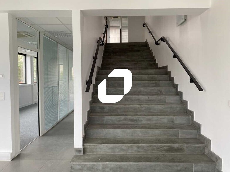 Office in Nanterre to rent - Interior Photo - Image 3 of 16